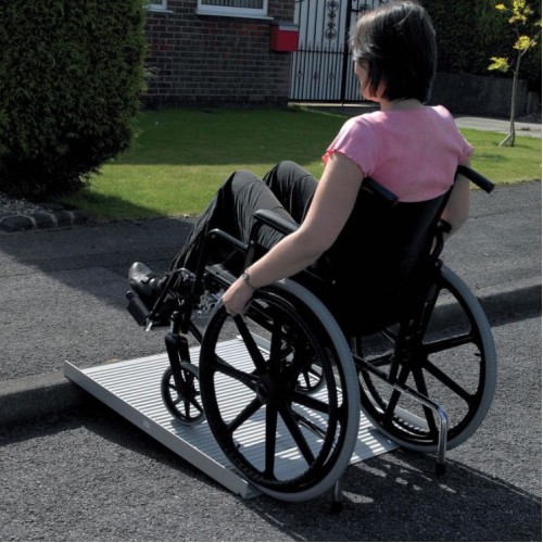 Integreren Thermisch Fantasierijk Drempelhulp oprolbaar - rolstoel, rollator, scootmobiel |  Hulpmiddelenshop.nl